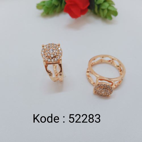 [จัดส่งทันที] M52283 แหวน Xuping ชุบทอง Zirconis Gem Xuping Center