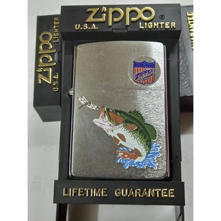 ZIPPO ANIMAL SERIES ผลิตปี1991 สีเงิน ผิวโครเมี่ยมขัดด้าน ลายปลา ของใหม่ เก็บเก่า มาพร้อมกล่องพลาสติกทรงเหลี่ยม ของแท้