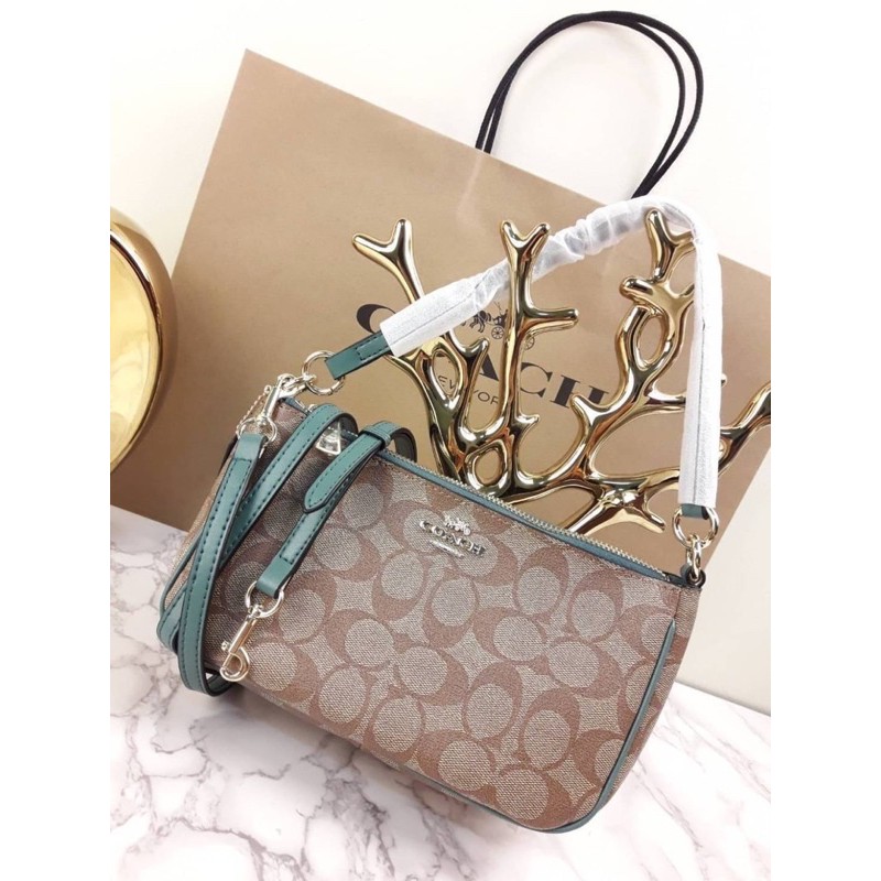 COACH TOP HANDLE POUCH IN SIGNATURE (COACH F58321) 🔻SIZE : 8 3/4" (L) x 5" (H) x 3 1/2" (W) 🔻COLOR :