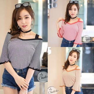 Chatcha เสื้อไหมพรมยืดเนื้อผ้าลายเส้นทรงเปิดไหล่มีสายแขนระบายดูหวานๆคะ