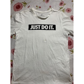 เสื้อยืด NIKE มือ2 *ตำหนิอยู่รูปสุดท้าย ซักออกได้