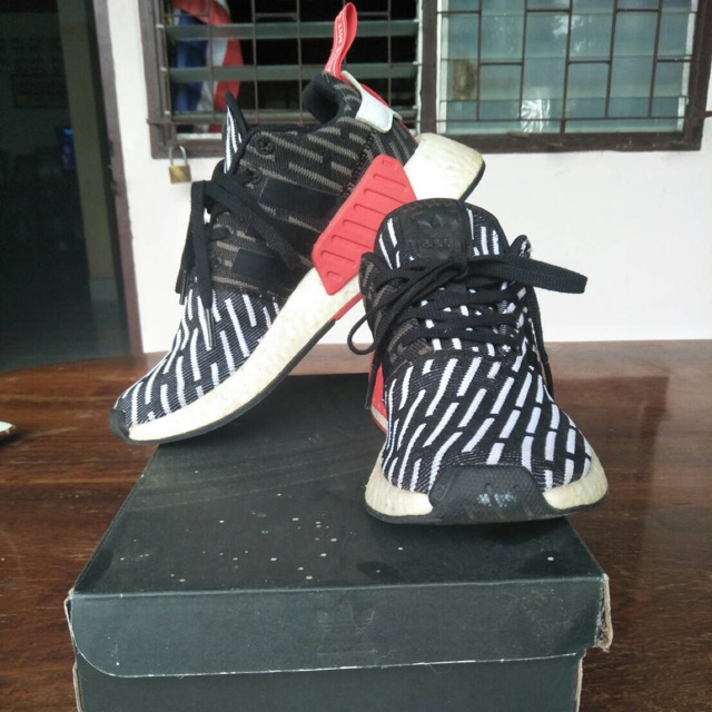 รองเท้า Adidas NMD R2PK