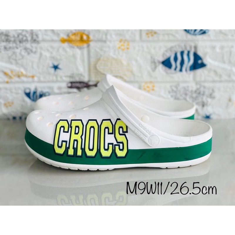 รองเท้า Crocs สีขาวตัดเขียว