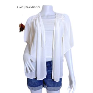 แบรนด์ Laguna Moon เสื้อคลุม  สีครีม   ฟรีไซส์ สภาพไม่ผ่านการใช้งาน