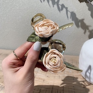 กิ๊บหนีบโลหะกุหลาบ Rose Hair Clip ขนาด 11.5 cm. ทรงสวยหรู วัสดีอย่างดี ใช้หนีบผมออกงานได้เลยค่ะ กิ๊บหนีบผม กิ๊บผม