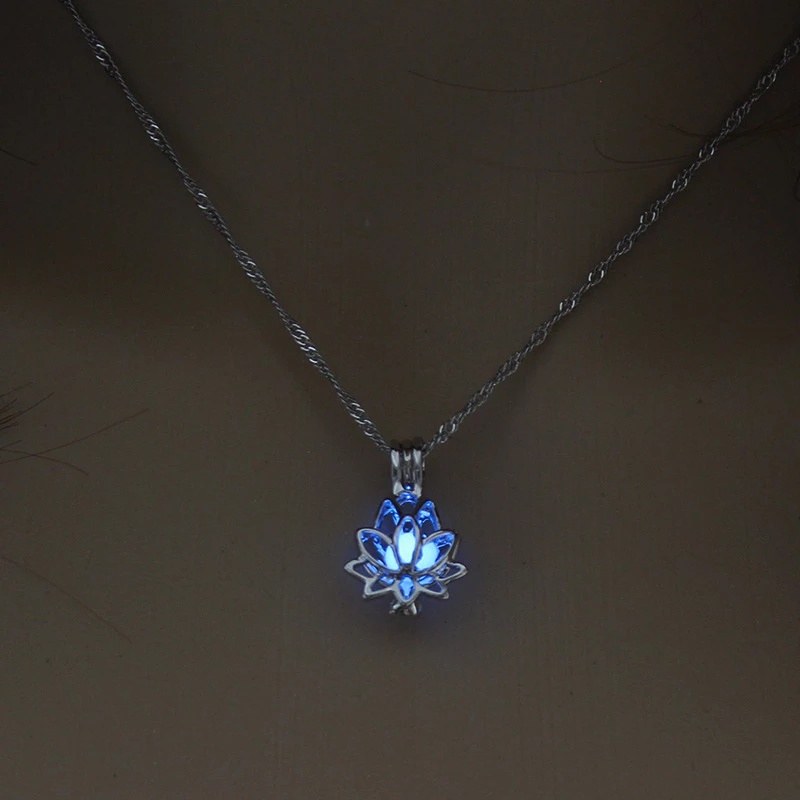 【Ready Stock】[สร้อยคอโซ่จี้ดอกบัวส่องสว่างสไตล์วินเทจ] [สร้อยคอแฟชั่นสุภาพสตรี]