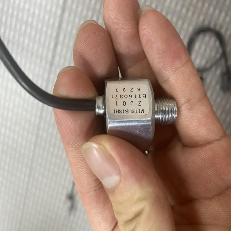 เซ็นเซอร์ตรวจจับการน็อคจุดระเบิด ZJ01-18-921 ZL02-18-921 E1T50371 E001T50471 สำหรับ Mazda 2 3 5 6