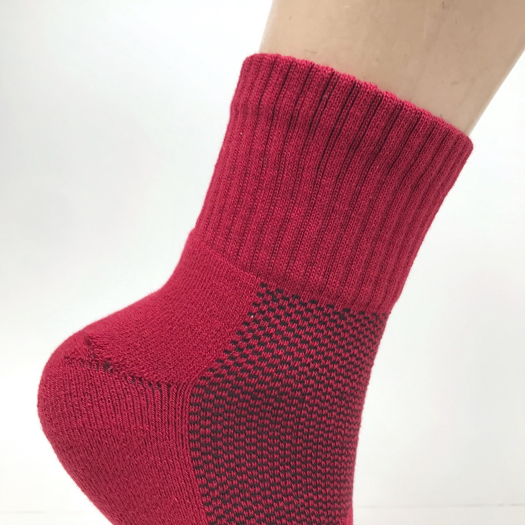 NEW ถุงเท้าข้อกลาง สีแดง พื้นหนา เนื้อผ้า Cotton ( คุณภาพดี )