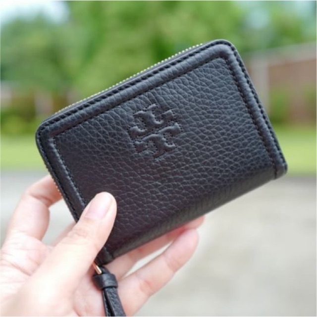 (ผ่อน0%) กระเป๋า ใส่บัตร หนังแท้ สีดำ Tory Burch Thea Zip Coin Case 55378