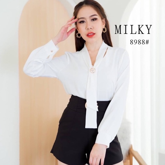 เสื้อทำงานผู้หญิงแขนยาว ออกแบบมีเข็มกลัดติดตรงโบว์ เนื้อผ้าเกาหลีเบาใส่สบาย