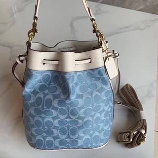 Coach FIELD BUCKET BAG IN SIGNATURE CHAMBRAY