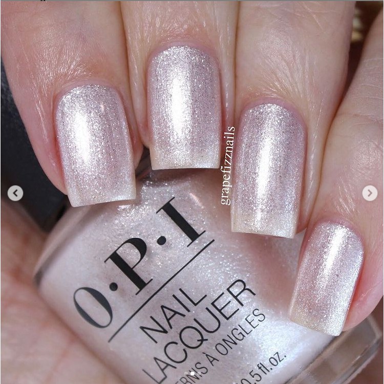 พร้อมส่ง OPI - Naughty or Ice? (HR M01) ยาทาเล็บ โทนสีขาวมุก ออกเบจชมพูนิดๆวิ้งๆ สวยค่าา Holiday col