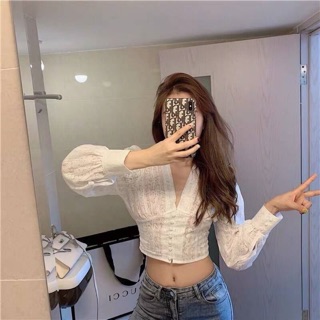 เสื้อครอปคอวี_กระดุมปั๊ม ผ้าทอลาย