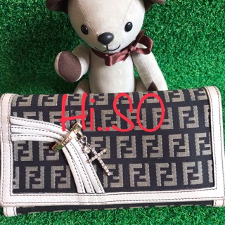 💕กระเป๋าสตางค์ “FENDI” ใบยาวผ้าลาย Signature สภาพใช้งาน