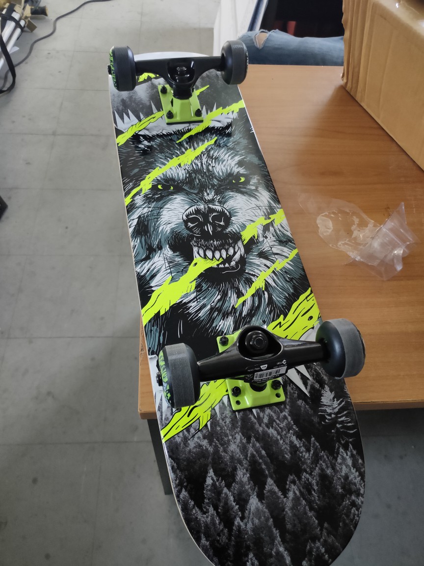 OXELO Skateboards สเก็ตบอร์ด รุ่น Mid 5 Wolf ลายหมาป่า | Shopee Thailand