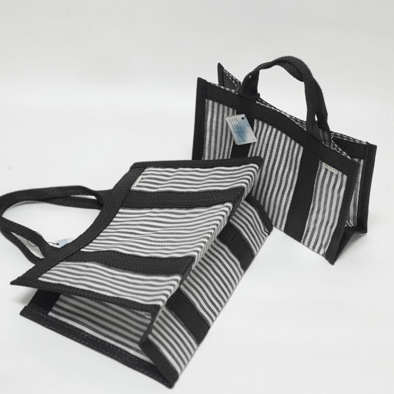 Bag.it.all_th กระเป๋าพลาสติกสานเนื้อหนารุ่น Carry All (PAM) ลายทางดำขาว, ลายทางเบจขาว