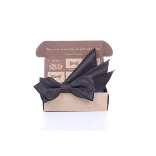 เซ็ทหูกระต่ายปลายแหลมและผ้าเช็ดหน้าสูทสีดำ-Black Silk Satin pointed Bowtie set