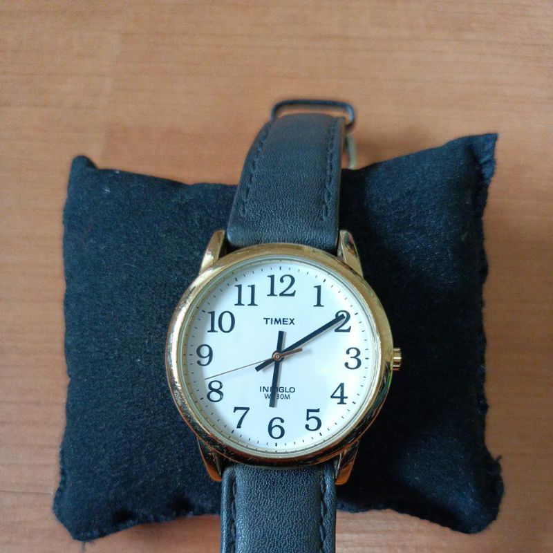 นาฬิกาแบรนด์เนม timexหน้าปัดสีขาวตัวเรือนสีทอง สายหนังสีดำของแท้มือสอง