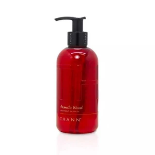 THANN Aromatic Wood Aromatherapy Shower Gel 320ml. ทำความสะอาดผิว พร้อมคืนความชุ่มชื้นและมีชีวิตชีวา