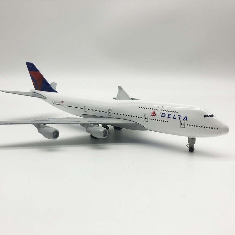 [20cm] โมเดลเครื่องบิน Delta B747 ลำใหญ่ ทำด้วยเหล็ก  มีล้อและขาตั้งโชว์  สวย งานละเอียด   -ของเล่น ของขวัญ ตั้งโชว ราคา ถูกที่สุด ดีลบีเคเค