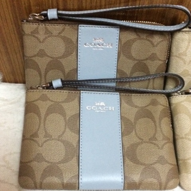 พร้อมส่ง Coach ของแท้100% F 58035 Corner zip wristlet in signature coated canvas with leather stripe