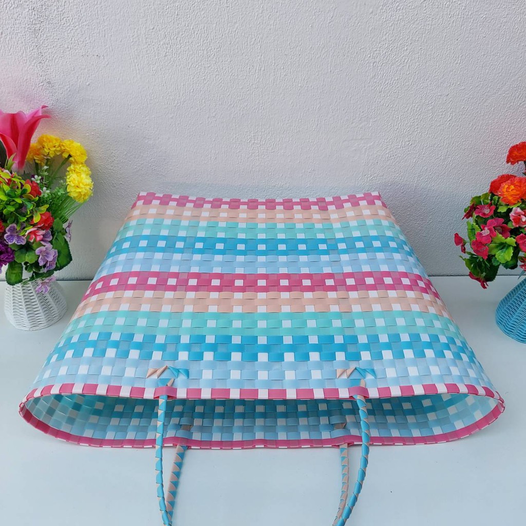 กระเป๋าสานเส้นพลาสติกสวยๆ ซุปเปอร์จัมโบ้ กว้าง25.5ยาว46สูง37CM ขอบปากกระเป๋า