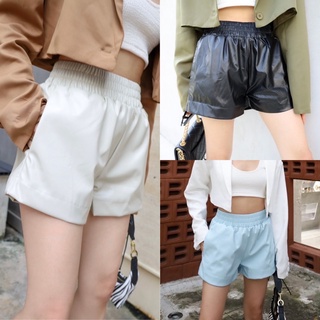 new in 🔥 leather shorts (390฿)