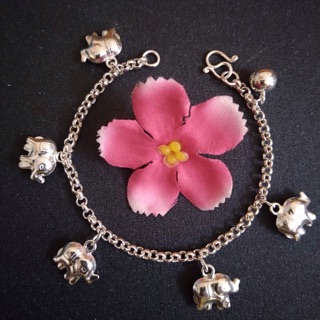 Dangling bracelet for women (สร้อยแฃนเงิน)