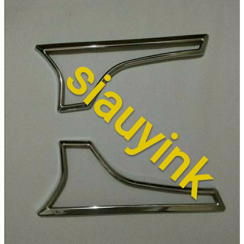 New Ertiga 2016 Chrome ฝาครอบสะท้อนแสงด้านหลัง