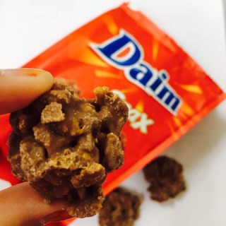 Daim snax ช๊อคโกแลต crunchy เคลือบ คาราเมล 145 กรัม BBF 23/04/24