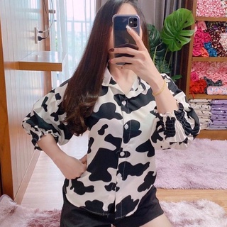 สินค้าพร้อมส่ง เสื้อเชิ้ต ลายขาวดำ แขนพองจั๊มปลายสวยๆ