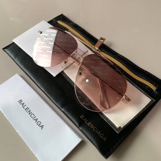แว่นกันแดดเลนส์สีใส 🎀🎀BALENCIAGA🎀🎀พร้อมส่งคะ
