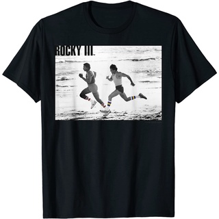 แขนสั้นcrew neckเสื้อยืด ผ้าฝ้าย พิมพ์ลายโปสเตอร์ Rocky 3 Apollo Creed Rocky On the Beach สําหรับผู้ชายS-XXXXL