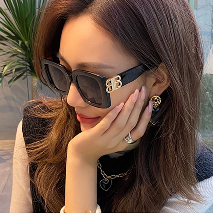 แว่นตากันแดดแฟชั่นสําหรับผู้ชายผู้หญิงกรอบแว่นโลหะทรงสี่เหลี่ยมหรูหรา 2021