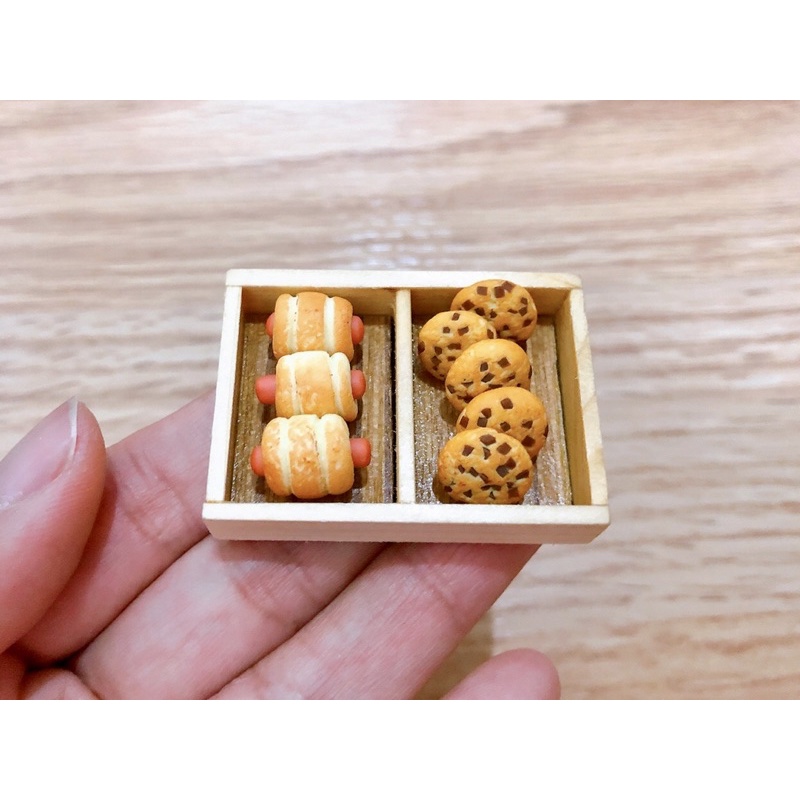 ขนมปังไส้กรอก&คุ้กกี้ช็อคโกแลตชิพ ขนาดจิ๋ว / ราคาต่อ 1 ชิ้น