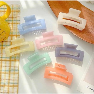 กิ๊ฟหนีบผมพร้อมส่ง!!! กิ๊ฟหนีบผมเกาหลีสีพาสเทล สี่เหลี่ยมอันใหญ่สุดๆเลยค่ะ ผมยาวหนาก็เอาอยู๋ มีเก็บปลายทางค่ะ..
