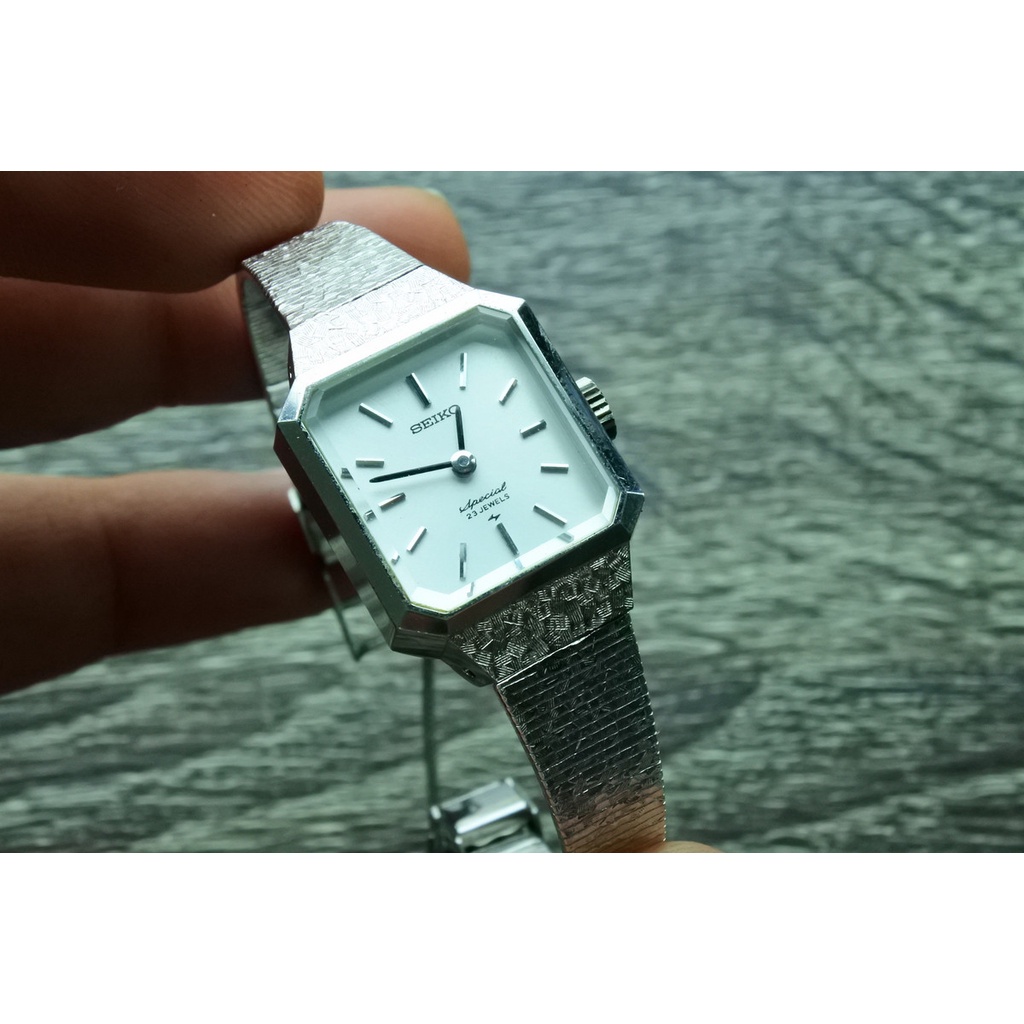 นาฬิกา Vintage มือสองญี่ปุ่น SEIKO SPECIAL ระบบ ไขลาน ผู้หญิง ทรงสี่เหลี่ยม กรอบเงิน หน้าขาว หน้าปัด 35mm