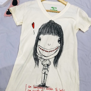 เสื้อยืดลายการ์ตูน ทรงคอวี