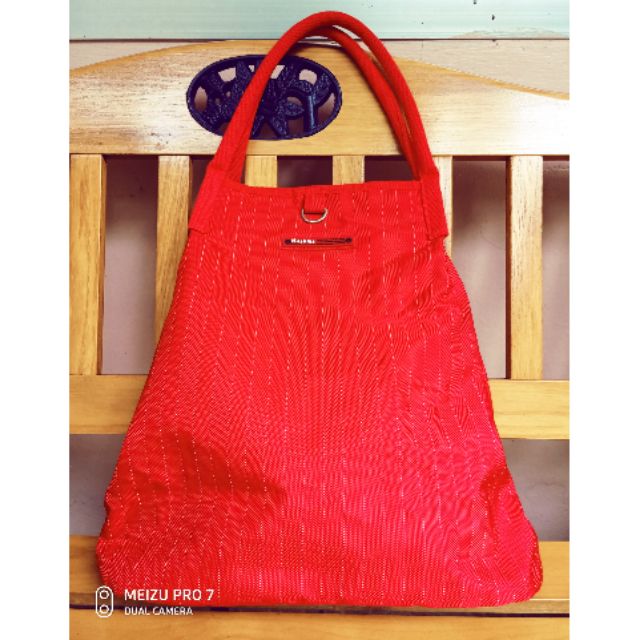 กระเป๋า​ทรงถุงทรายใบใหญ่​Huskies สีแดง​