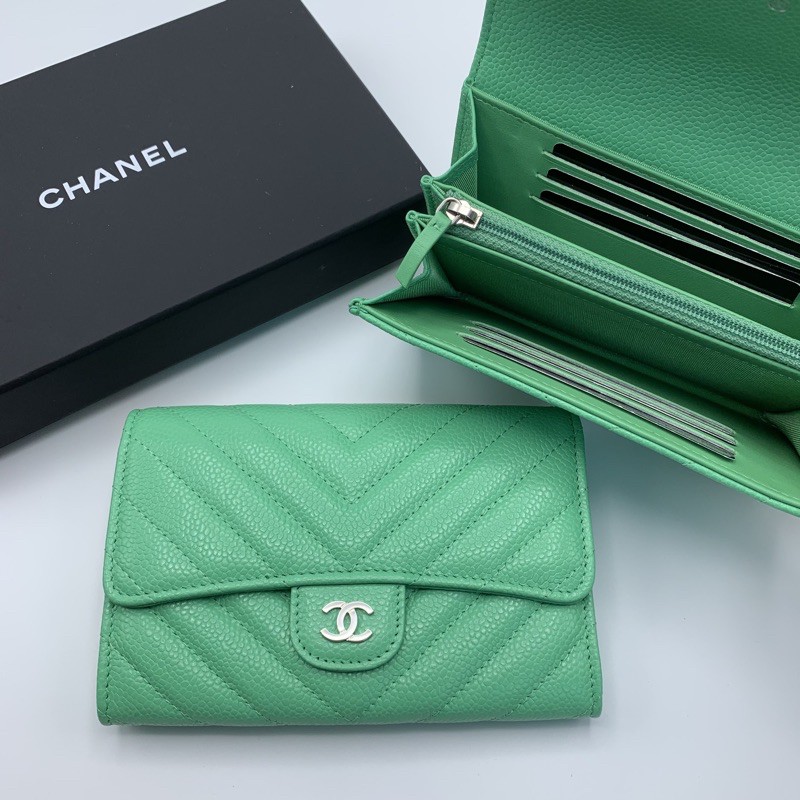Chanel Medium Wallet in Chevron Holo272