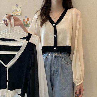 CICISHOP(พร้อมส่ง)(2770)เสื้อไหมพรมแขนยาวคอวีสีทูโทนดำขาว​ แขนพองซีทรูจั๊มแขน​เข้ารูป