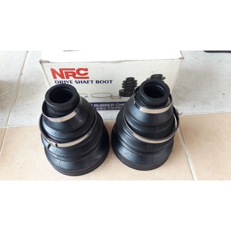 ยางกันฝุ่นเพลาขับตัวในของใหม่MAZDA  TRIBUTE  V6  และFORD  ESCAPE  V6  ราคาคู่ละ400฿โทร0972343670