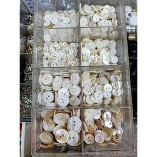 กระดุมเปลือกหอย2รู. 8 10 12 15 18 21 25mm(1ชุดมี6เม็ด)มาใหม่ลายดอกไม้💯