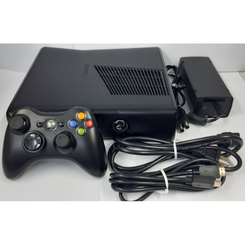 X BOX 360 เครื่อง XBOX 360 SLIM 4 GB มือสอง แปลง RGH แล้วเล่นแผ่นแท้ได้ทุกโซนและเล่นเกมส์ในHDD