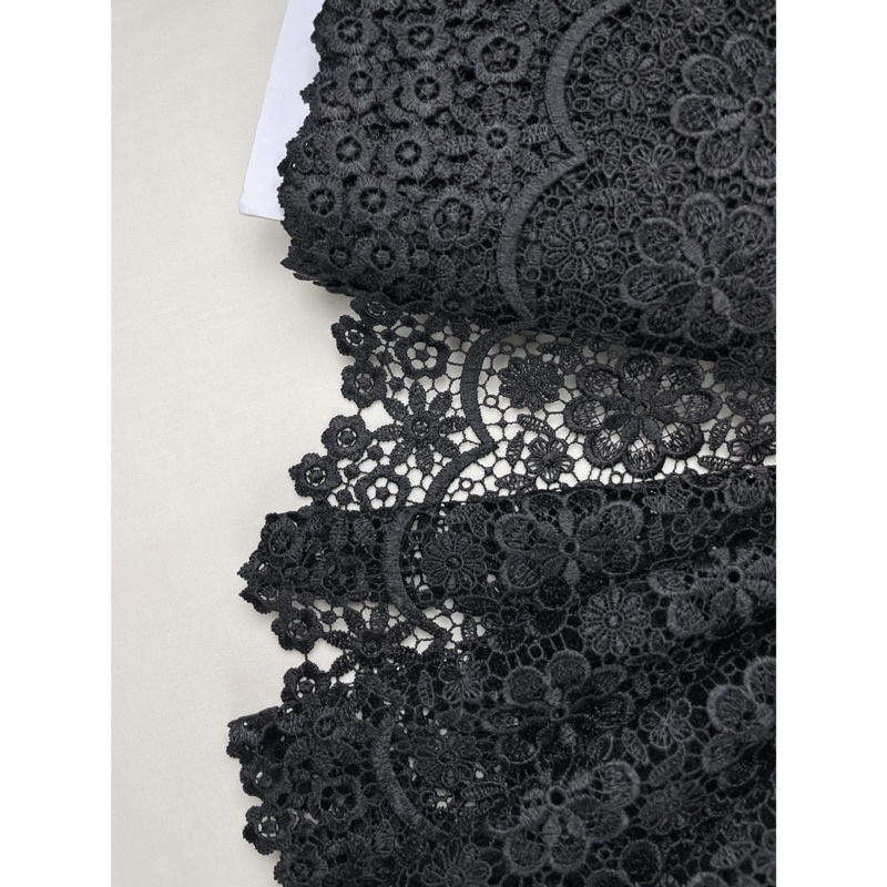 ลูกไม้เคมีสีดำ เนื้อนิ่ม ปัก กว้าง 10.5 นิ้ว เมตรละ 180฿