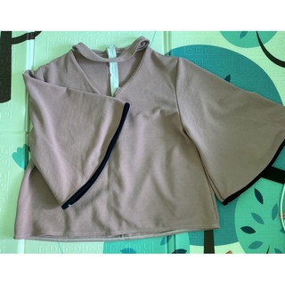 เสื้อแขนระบาย👚 ใส่คู่กางเกงเอวสูง