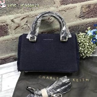 CHARLES &amp; KEITH STRUCTURED TOP HAND BAG ของแท้ ราคาถูก