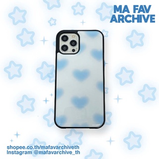 (preจากเกาหลี) mafavarchive - Blue heart flutter epoxy case เคสมือถือคลุมรอบเครื่อง ขอบยางดำ ลายหัวใจจิ๋ว ฟ้า สีขาว