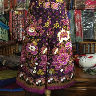 ผ้าปาเต๊ะ ลายดอกไม้ พิมพ์ทอง (ก่อนกดสั่งซื้อทักหาแม่ค้าก่อนน่ะค่ะ)