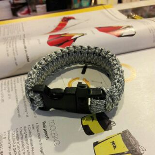 Paracord Whistle Bracelet กำไล พาราคอร์ด พร้อม นกหวีด ความยาว 9นิ้ว by ครูแว่น frogmangear